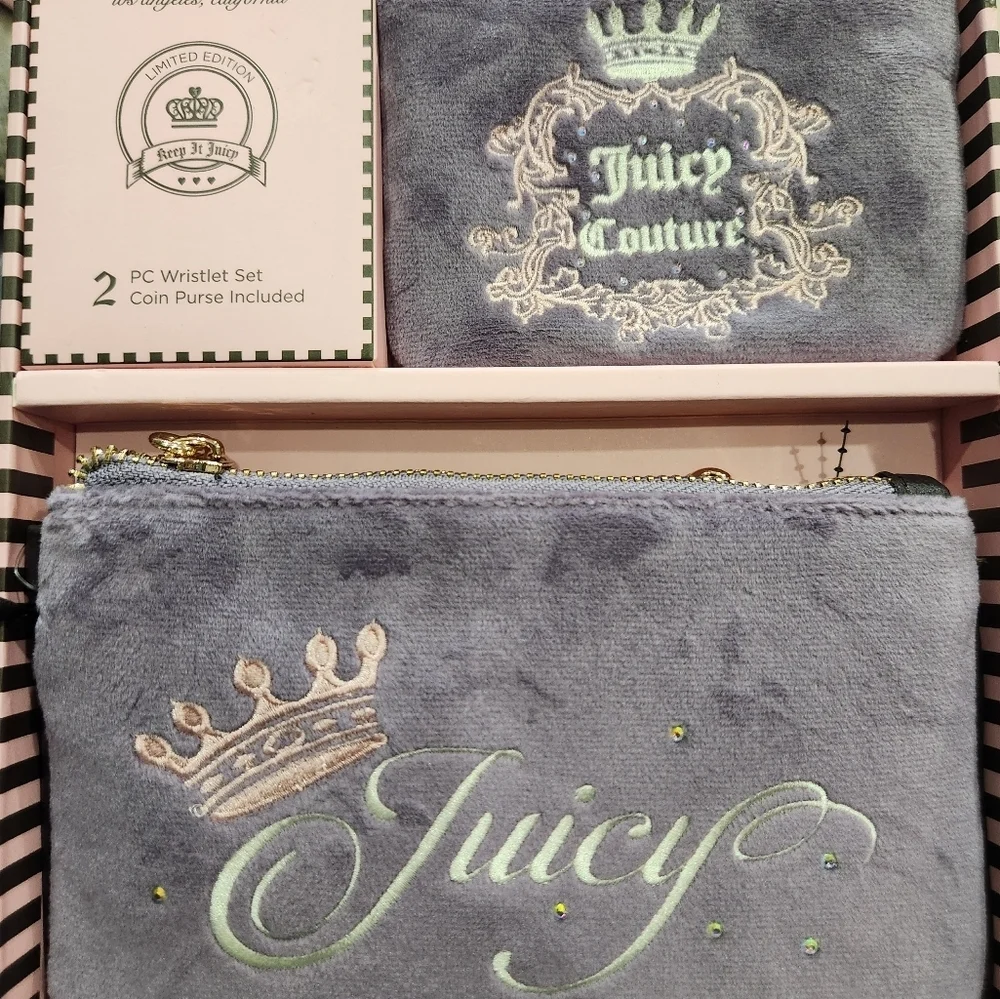 💜🔹️Juicy Couture 🔹️Dusty Violet Heritage” Velour Wristlet Gift Set